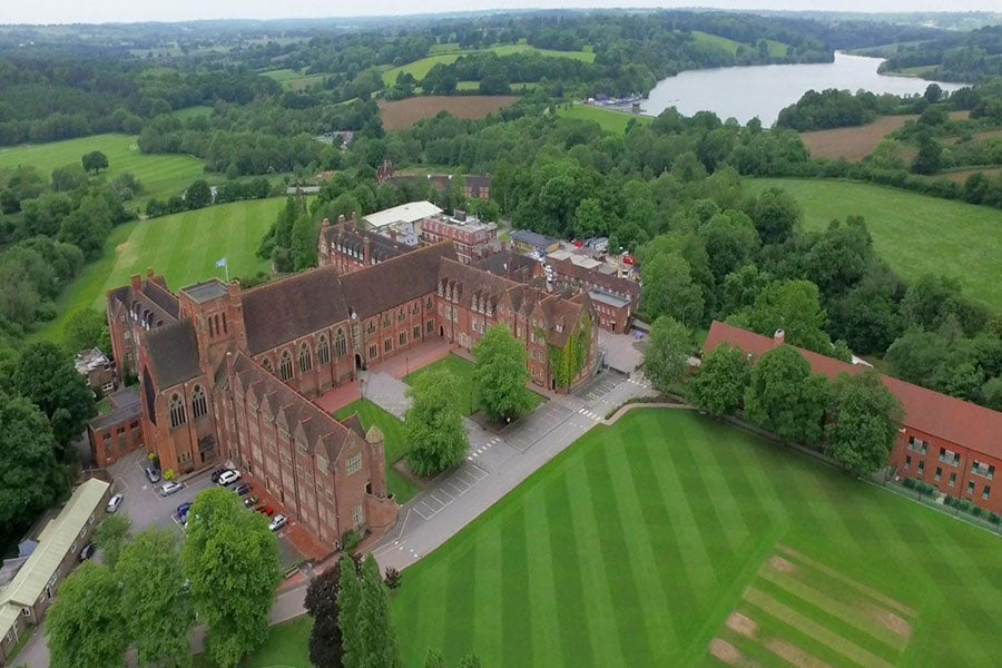 Liceu in strainatate 13-18 ani, Ardingly College, IEC Romania