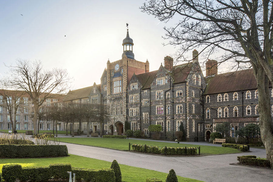 Scoala in strainatate 11-18 ani, Brighton College, IEC Romania