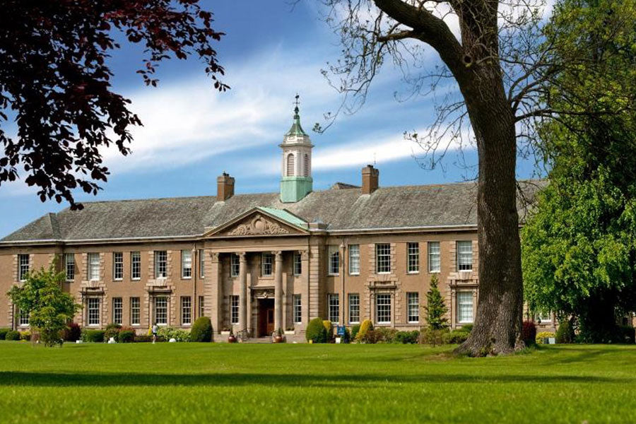 Merchiston Castle School I GCSE, A Levels I Scoala boarding de baieti in Scotia