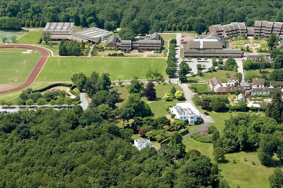 Liceu in strainatate 13-18 ani, ACS Cobham International School, IEC Romania