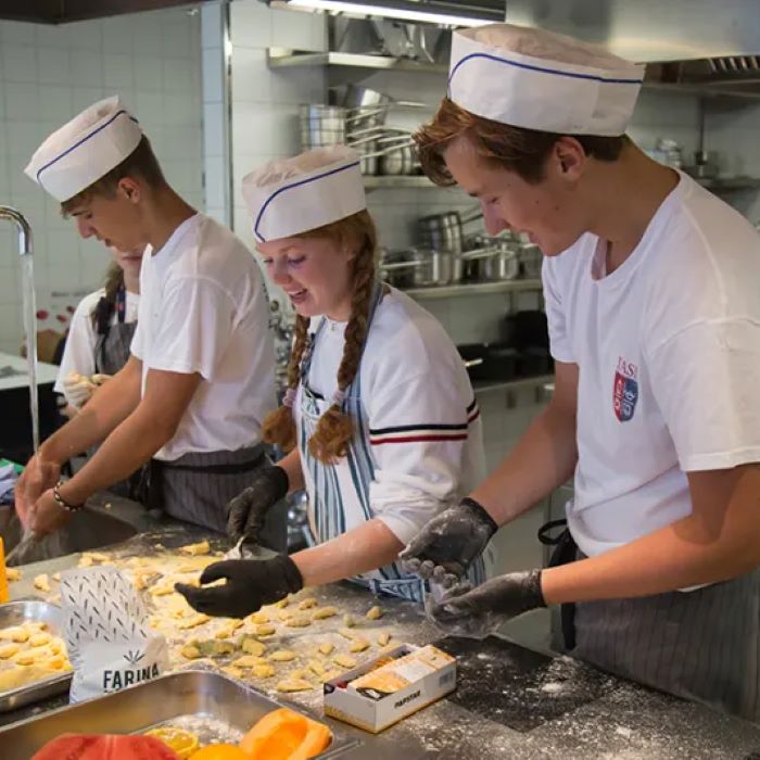 Tabara arta culinara 14-17 ani, TASIS, Elvetia - IVI Romania 1