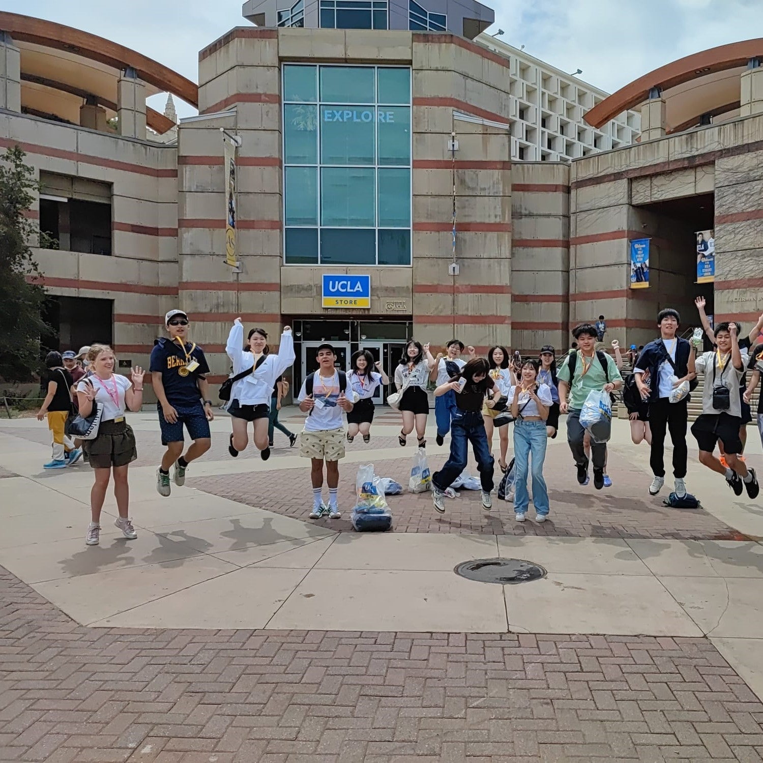 Tabara engleza si activitati elevi 11-14 ani la Los Angeles, USA - IVI Romania 1