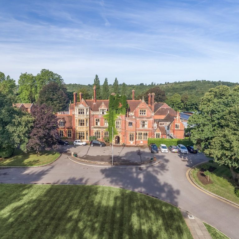 Tabara engleza si arte 7-18 ani, Box Hill School, Anglia - IVI Romania 1