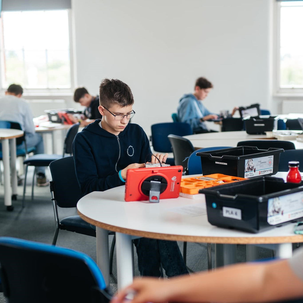 Tabara Engleza si Robotica (8 - 17 ani) - Saint Felix School - Anglia