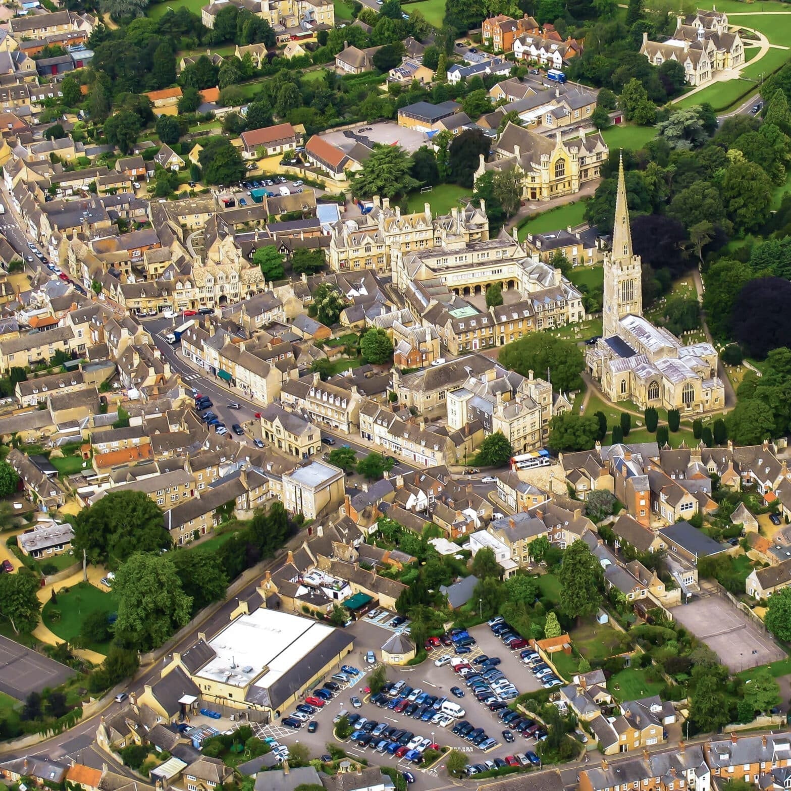 Tabara Engleza si Volei (10 - 17 ani) - Oundle School - Anglia
