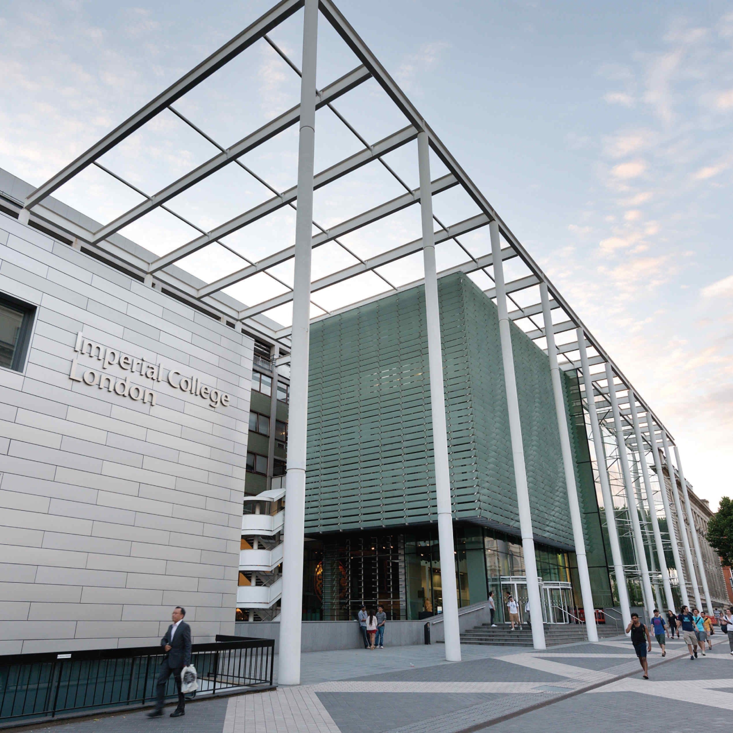 Tabara programare, robotica si AI pentru elevi de 16-18 ani, Imperial College Londra - IVI Romania 1