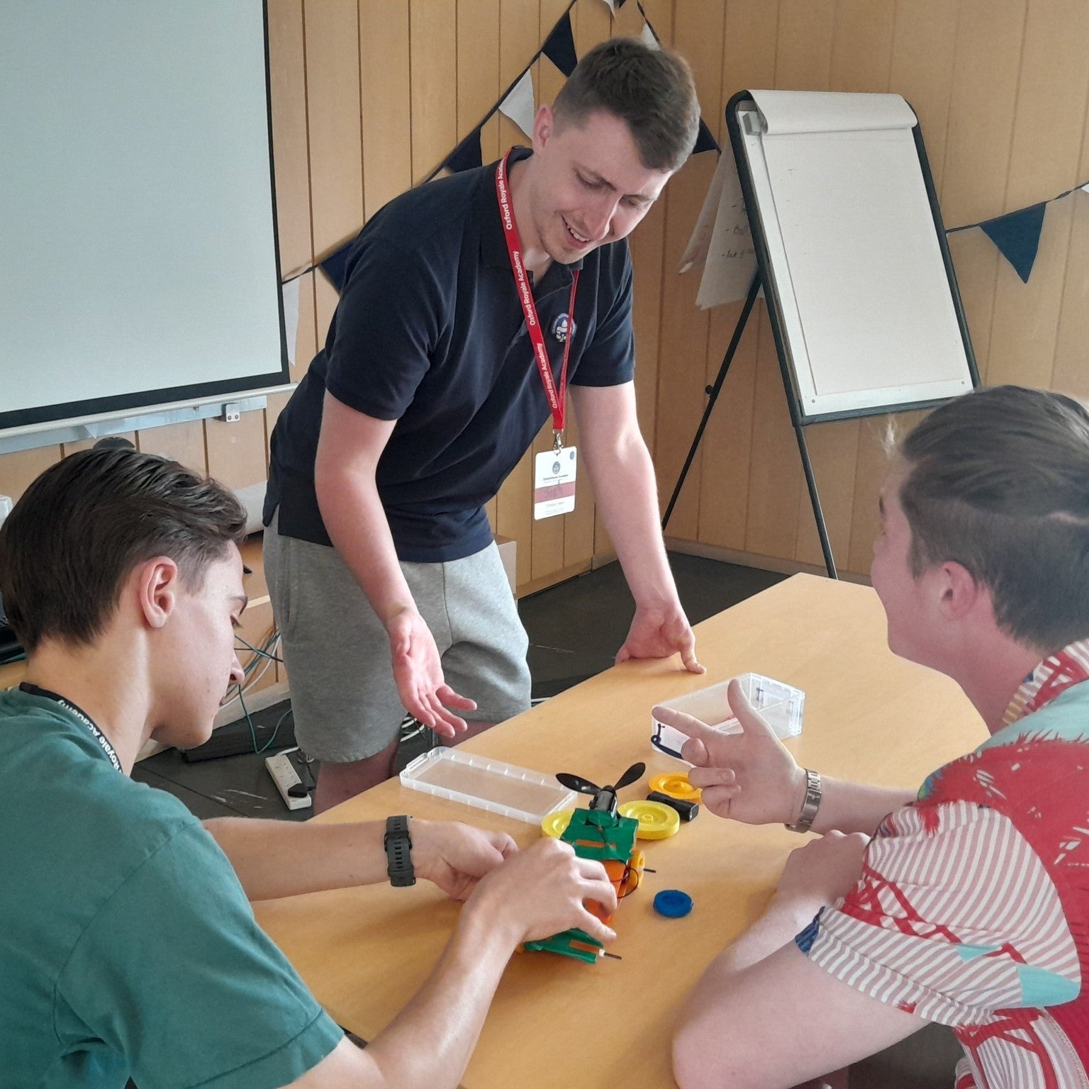 Tabara programare, robotica si AI pentru elevi de 16-18 ani, Imperial College Londra - IVI Romania 3