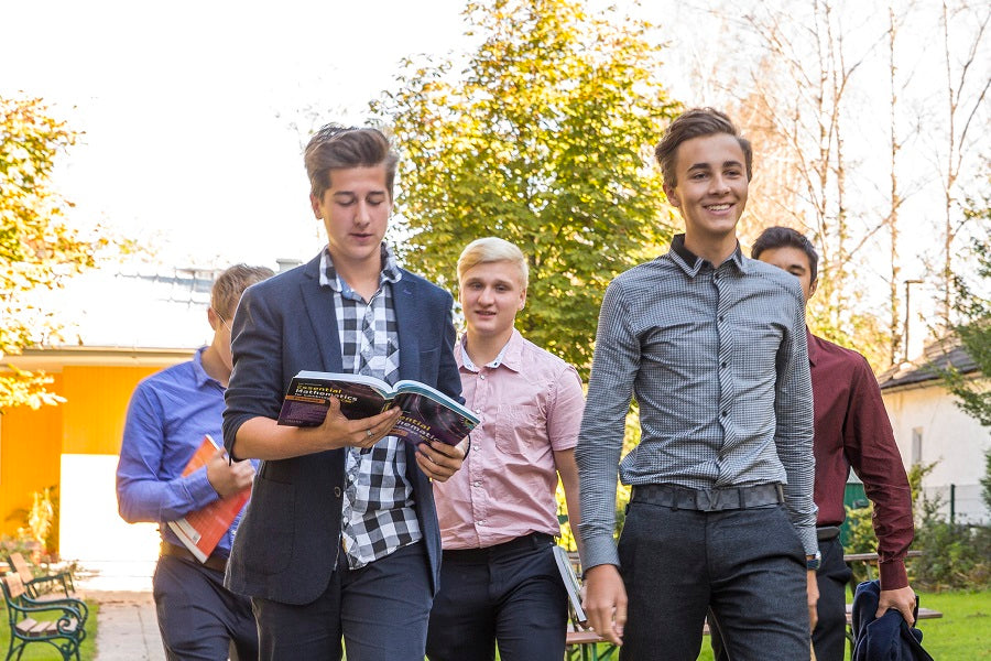 AIS - American International School Salzburg I Program AP I Austria